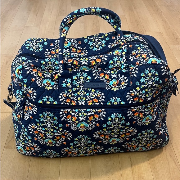 Vera Bradley Handbags - Vera Bradley retired "Chandelier Floral" pattern